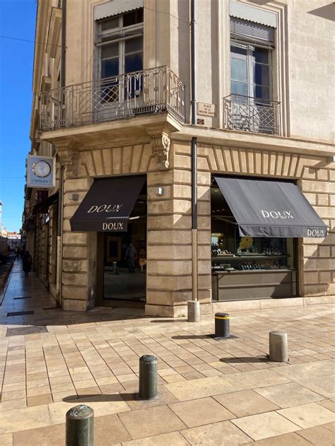 ‭Doux Joaillier‬ : 2 Place de la Maison Carrée 30000 Nîmes.